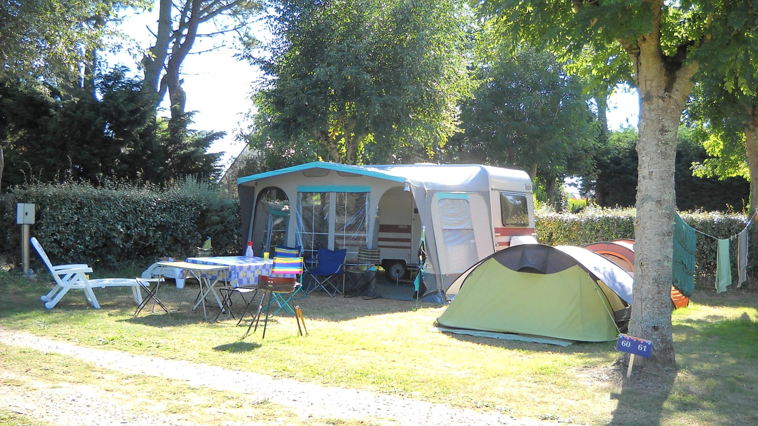 Basisprijs Comfortplaats (1 tent, caravan of camper / 1 auto / elektriciteit 10A)