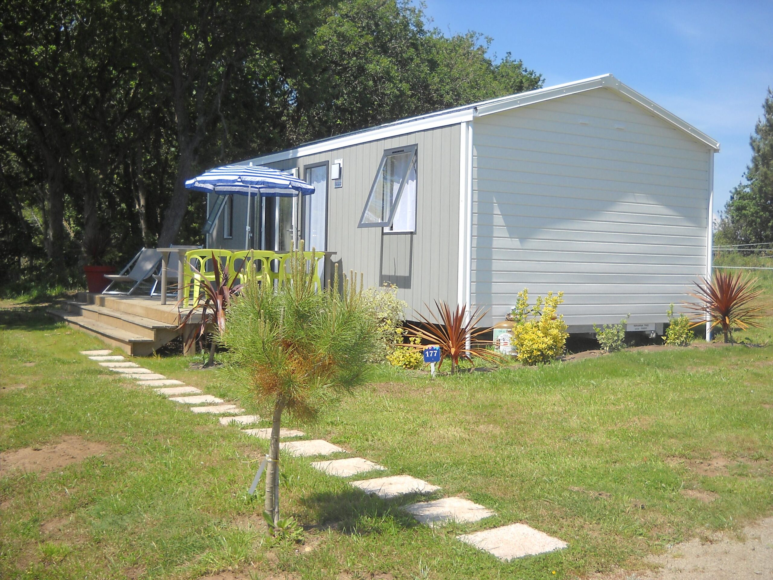 Mobile Home Premium 30m² (3 bedrooms) + half covered terrace 15m²+ sheets + towels + dishwasher + TV