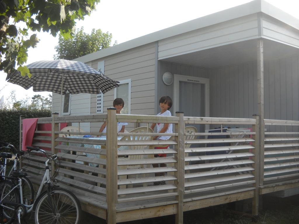 Mobil-home Confort 25m² (2 chambres) + terrasse couverte 10m² + TV